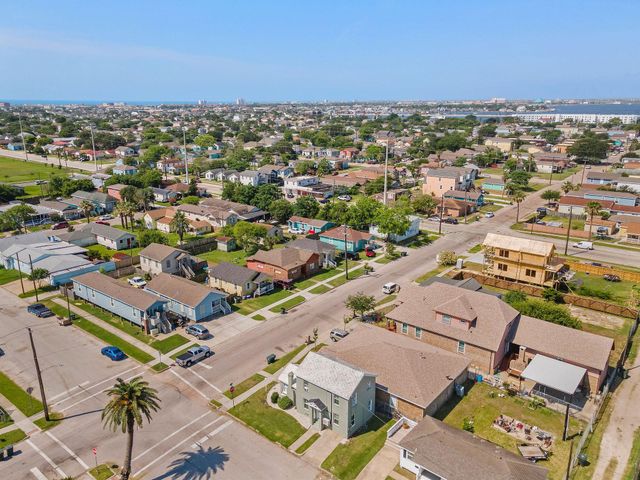 5202 Avenue L, Galveston, TX 77551