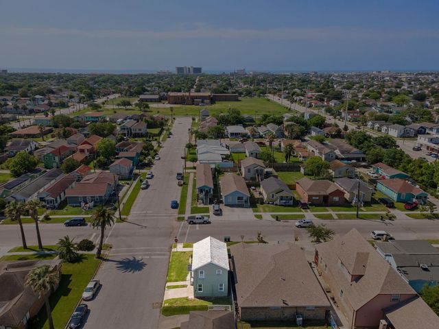 5202 Avenue L, Galveston, TX 77551