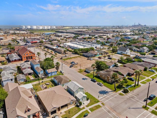 5202 Avenue L, Galveston, TX 77551