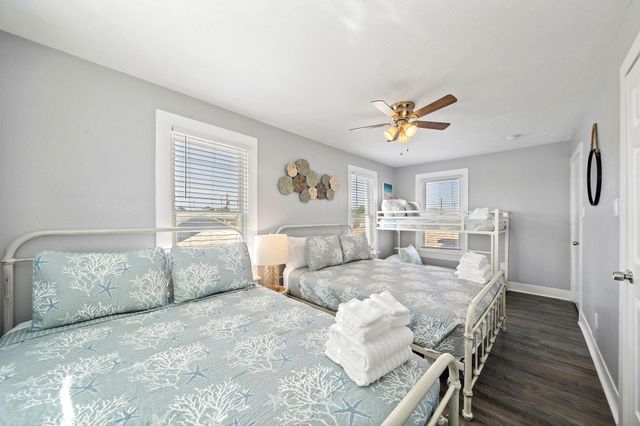 5202 Avenue L, Galveston, TX 77551