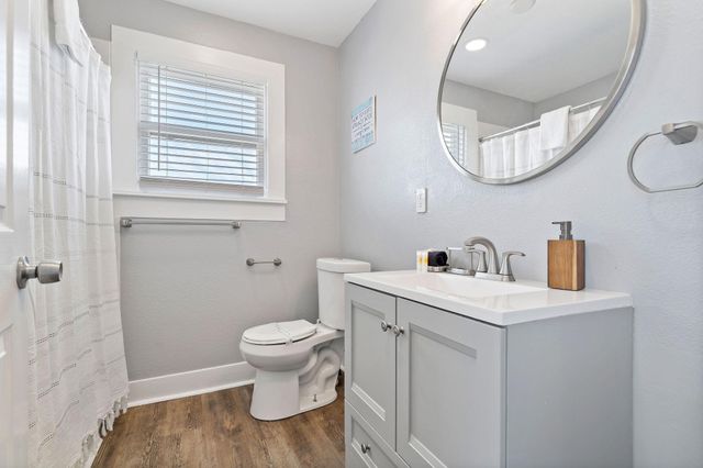 5202 Avenue L, Galveston, TX 77551