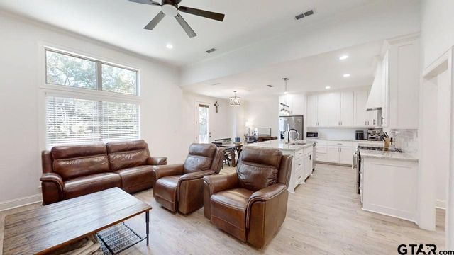 19331 Cedarpark Pl., Lindale, TX 75771