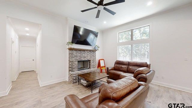 19331 Cedarpark Pl., Lindale, TX 75771