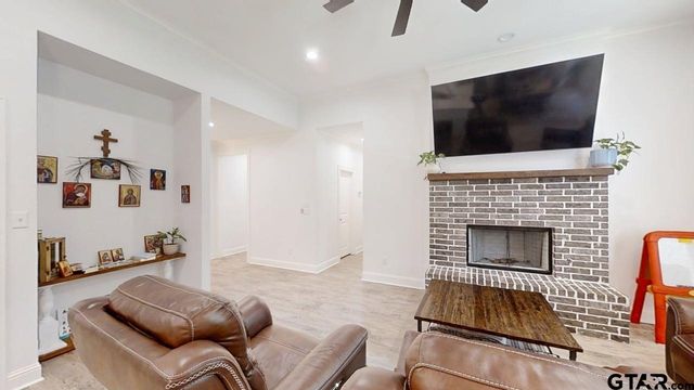 19331 Cedarpark Pl., Lindale, TX 75771
