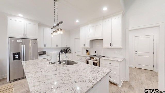 19331 Cedarpark Pl., Lindale, TX 75771