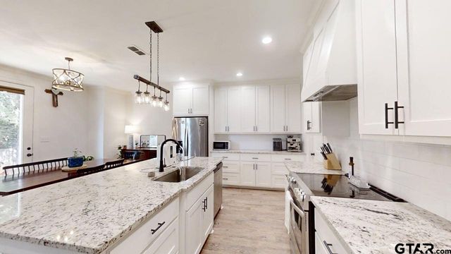 19331 Cedarpark Pl., Lindale, TX 75771