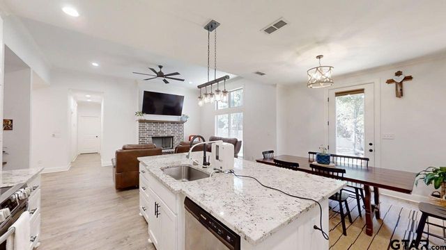 19331 Cedarpark Pl., Lindale, TX 75771
