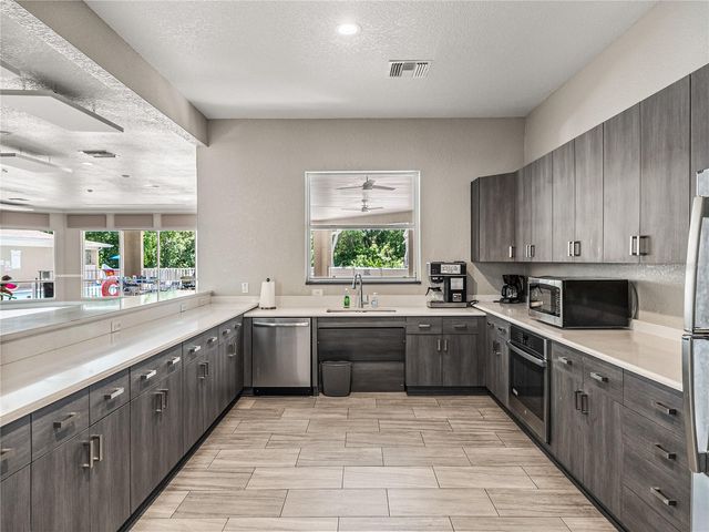 5240 NEW BRITTANY LANE, Zephyrhills, FL 33541