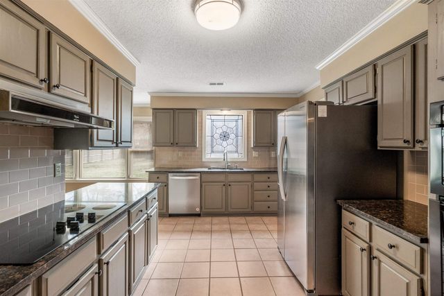 1964 PRESTWICK DR, Germantown, TN 38139