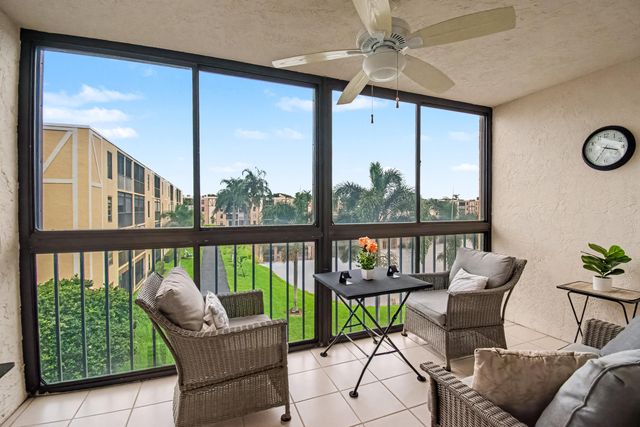 7351 Kinghurst Drive 301, Delray Beach, FL 33446