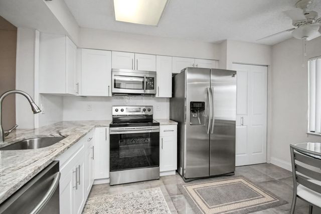 7351 Kinghurst Drive 301, Delray Beach, FL 33446
