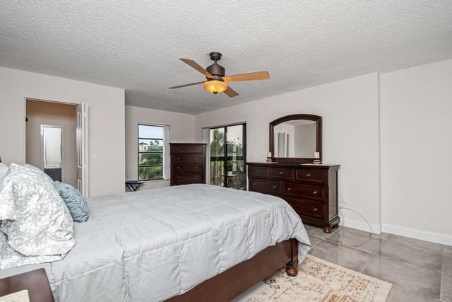 7351 Kinghurst Drive 301, Delray Beach, FL 33446