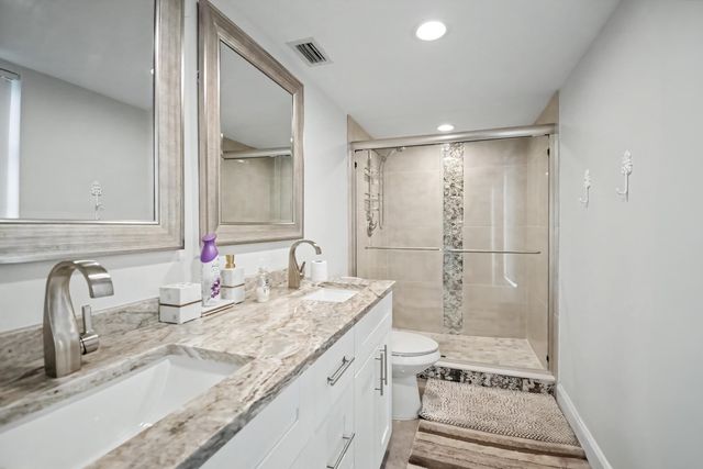 7351 Kinghurst Drive 301, Delray Beach, FL 33446