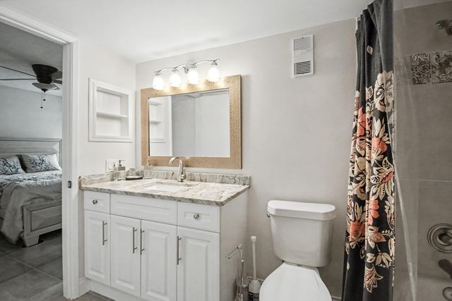 7351 Kinghurst Drive 301, Delray Beach, FL 33446