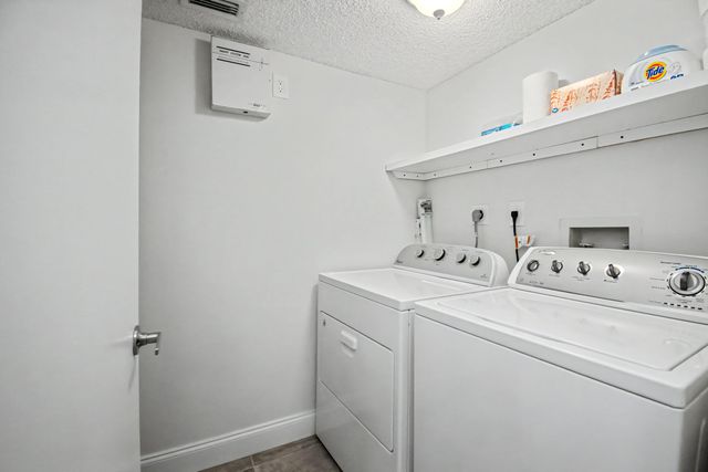 7351 Kinghurst Drive 301, Delray Beach, FL 33446