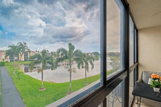 7351 Kinghurst Drive 301, Delray Beach, FL 33446