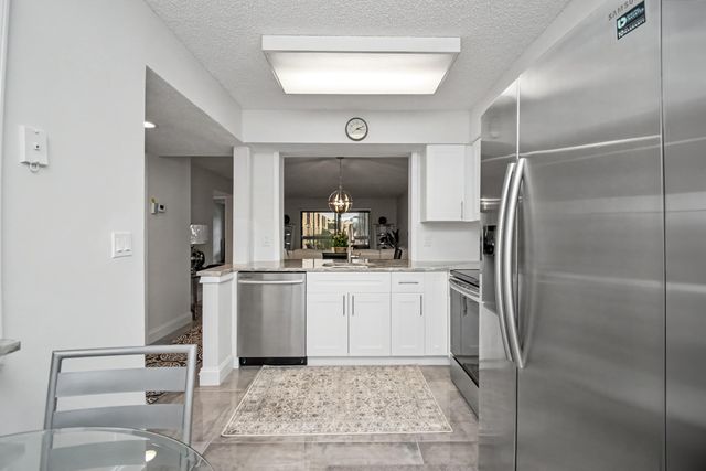 7351 Kinghurst Drive 301, Delray Beach, FL 33446