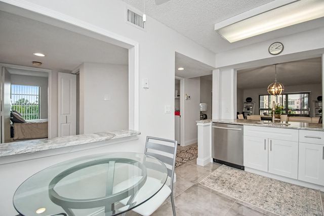 7351 Kinghurst Drive 301, Delray Beach, FL 33446
