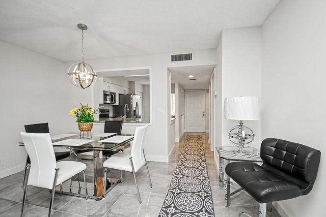 7351 Kinghurst Drive 301, Delray Beach, FL 33446