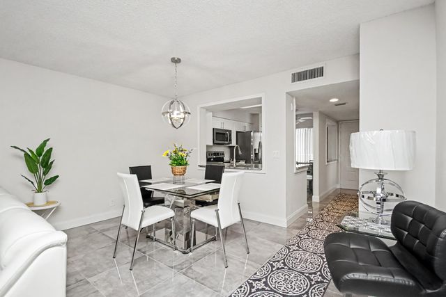 7351 Kinghurst Drive 301, Delray Beach, FL 33446