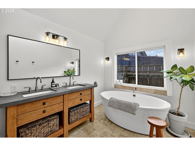 13162 Nw MCNAMEE Rd, Portland, OR 97231