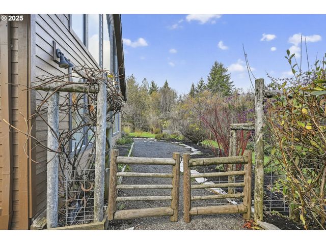 13162 Nw MCNAMEE Rd, Portland, OR 97231