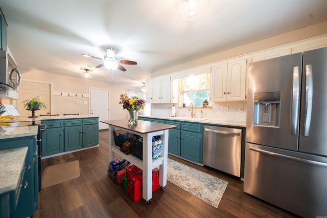 33 Thompson Drive, Cabot, AR 72023