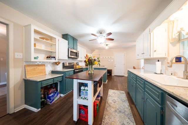 33 Thompson Drive, Cabot, AR 72023