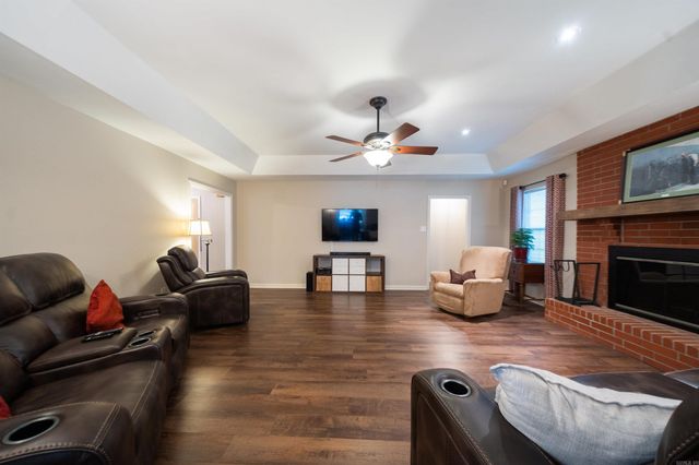 33 Thompson Drive, Cabot, AR 72023