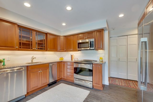 140 Lincoln Road 218, Lincoln, MA 01773