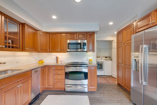 140 Lincoln Road 218, Lincoln, MA 01773