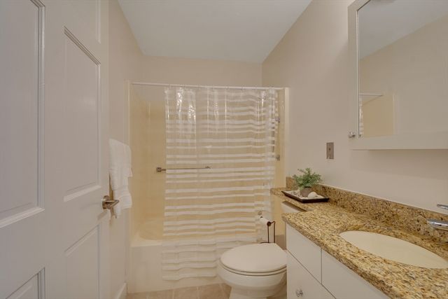 140 Lincoln Road 218, Lincoln, MA 01773