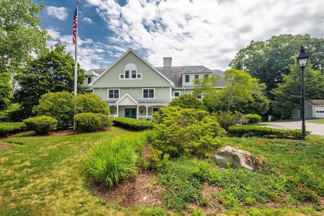 140 Lincoln Road 218, Lincoln, MA 01773