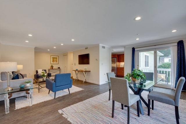 140 Lincoln Road 218, Lincoln, MA 01773