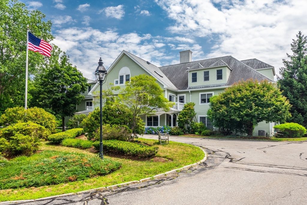 140 Lincoln Road 218, Lincoln, MA 01773