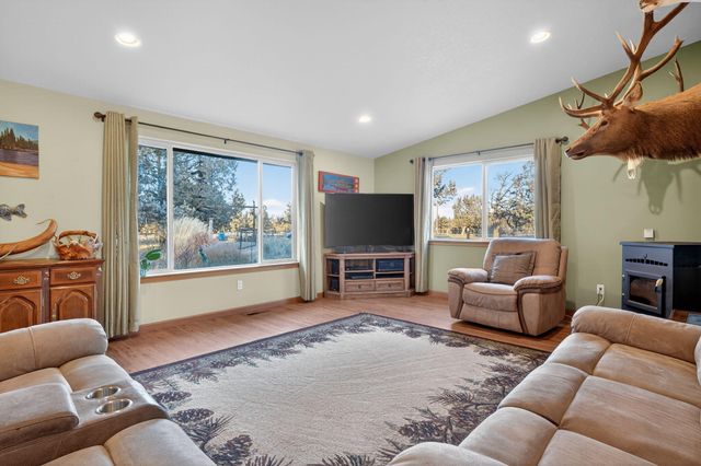 3940 NE Zamia Avenue, Redmond, OR 97756