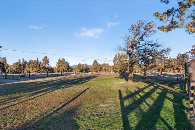 3940 NE Zamia Avenue, Redmond, OR 97756