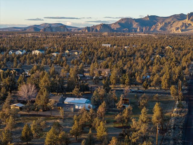 3940 NE Zamia Avenue, Redmond, OR 97756