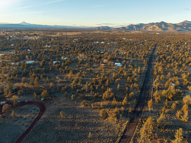 3940 NE Zamia Avenue, Redmond, OR 97756