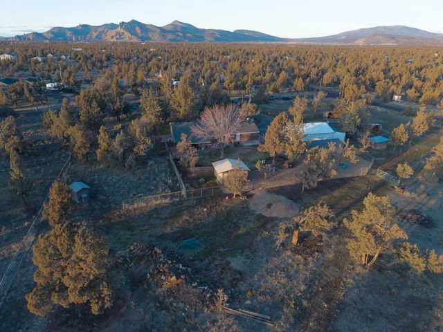 3940 NE Zamia Avenue, Redmond, OR 97756