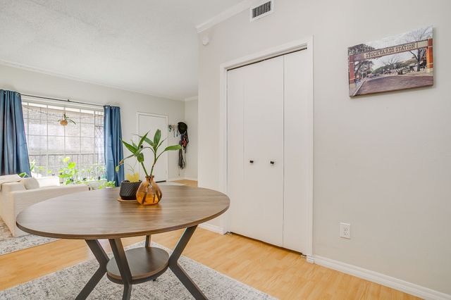 4426 Harlanwood Drive 207, Fort Worth, TX 76109