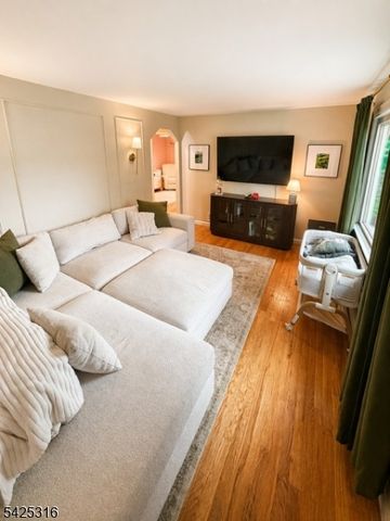 335 Edgeworth St, Middlesex Boro, NJ 08846