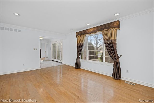 6240 Wynford Drive, West Bloomfield, MI 48322