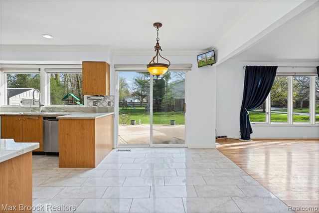 6240 Wynford Drive, West Bloomfield, MI 48322