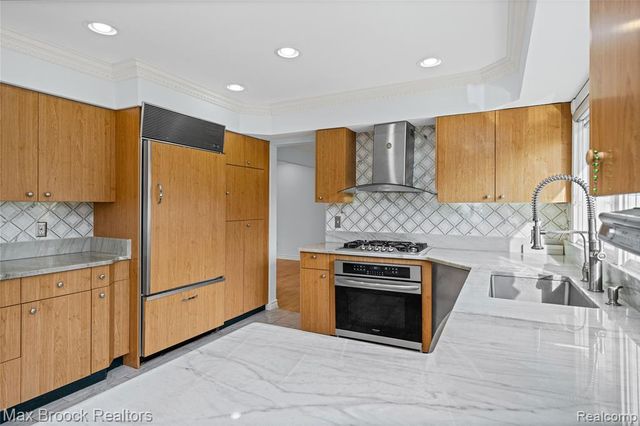 6240 Wynford Drive, West Bloomfield, MI 48322