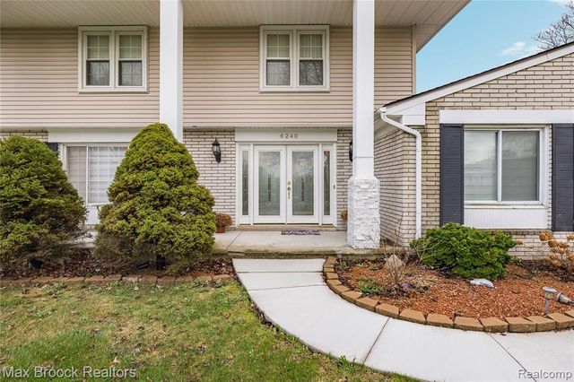 6240 Wynford Drive, West Bloomfield, MI 48322
