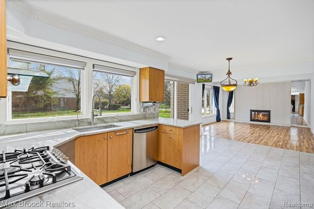 6240 Wynford Drive, West Bloomfield, MI 48322