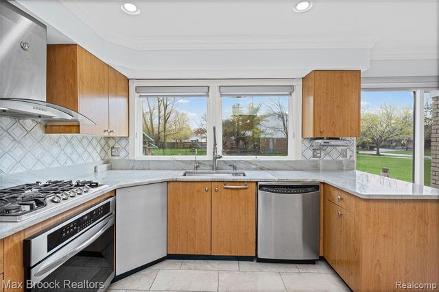 6240 Wynford Drive, West Bloomfield, MI 48322