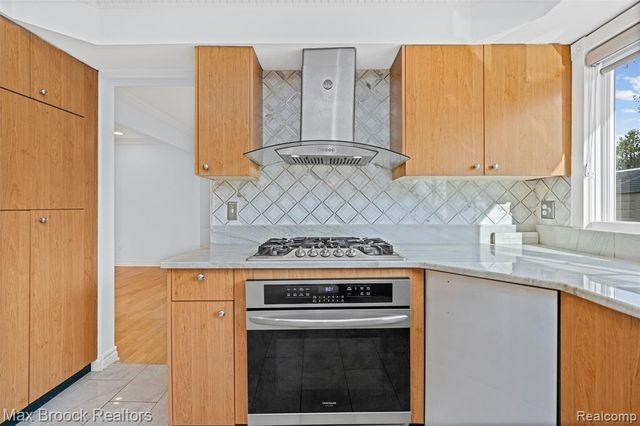 6240 Wynford Drive, West Bloomfield, MI 48322