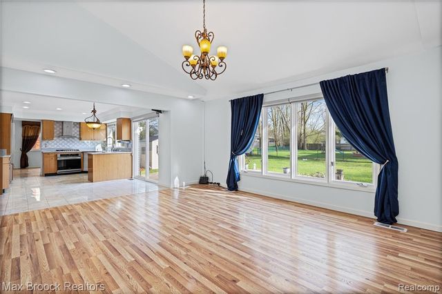 6240 Wynford Drive, West Bloomfield, MI 48322